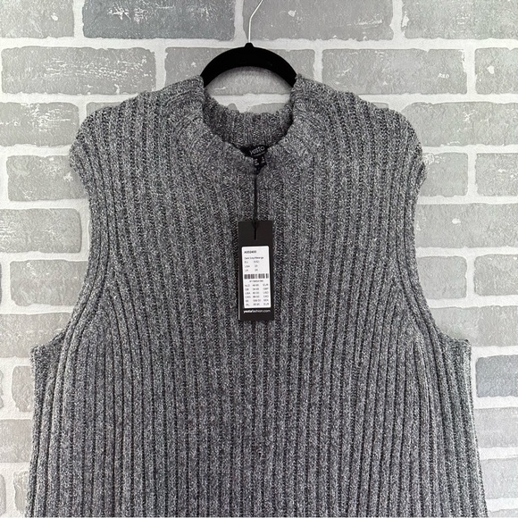 Yesta Gray Ribbed Sleeveless Sweater Size 16 & 20 - Picture 4 of 9